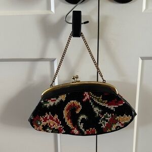 Vintage unbranded Black and Gold Chain Clutch